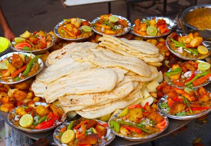 Delhi: Delhi Street Food Tour With Guide at Chandni Chowk - Explore Chandni Chowk