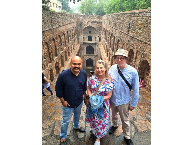 Delhi: Explore Delhis Street Art & Visit to an Art Centre - Renowned Art Gallery Showcasing Indian Culture