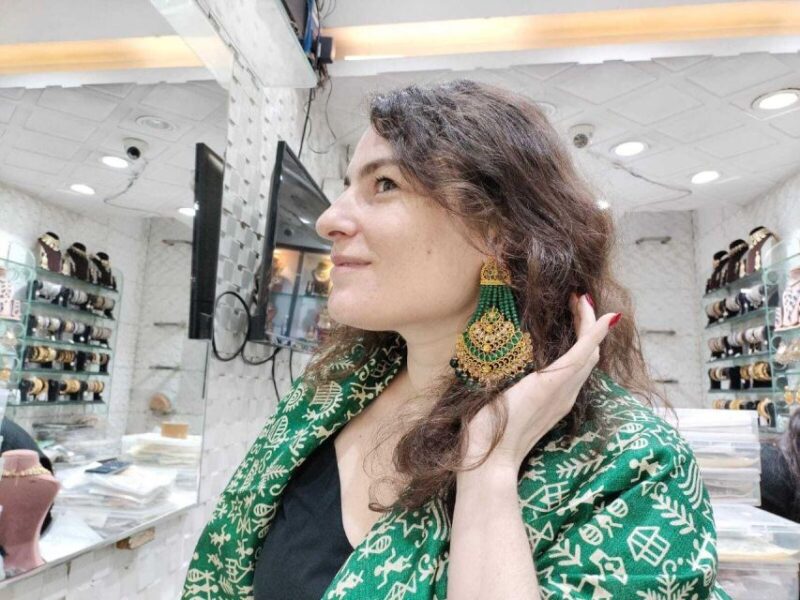 Delhi Market Tour for Wedding/Textiles With Female Guide - Main Stops