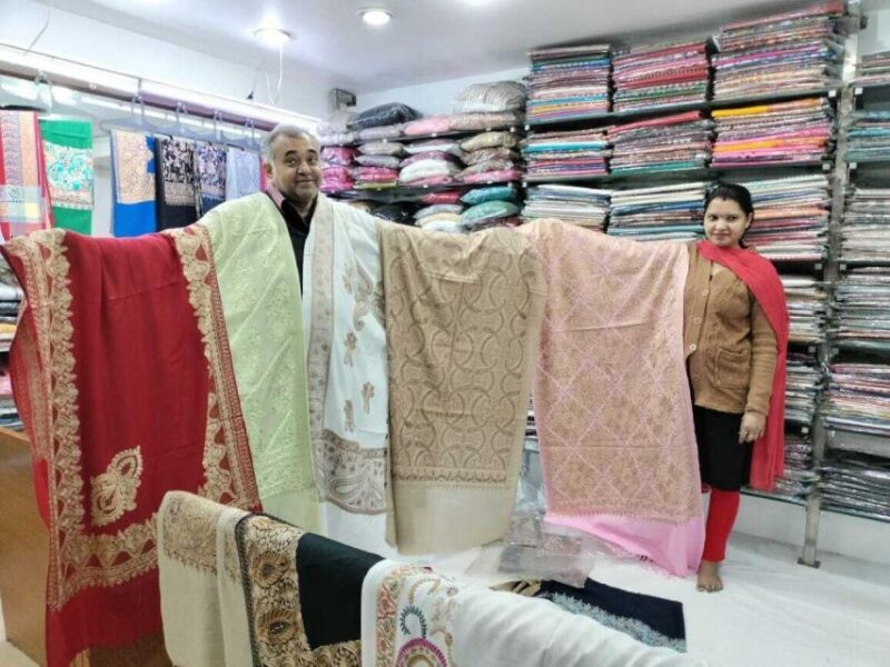 Delhi Market Tour for Wedding/Textiles With Female Guide - Guide and Support