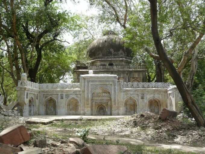 Delhi: Mehrauli With Some Prominent Sites Walk Tours - Adham Khans Tomb