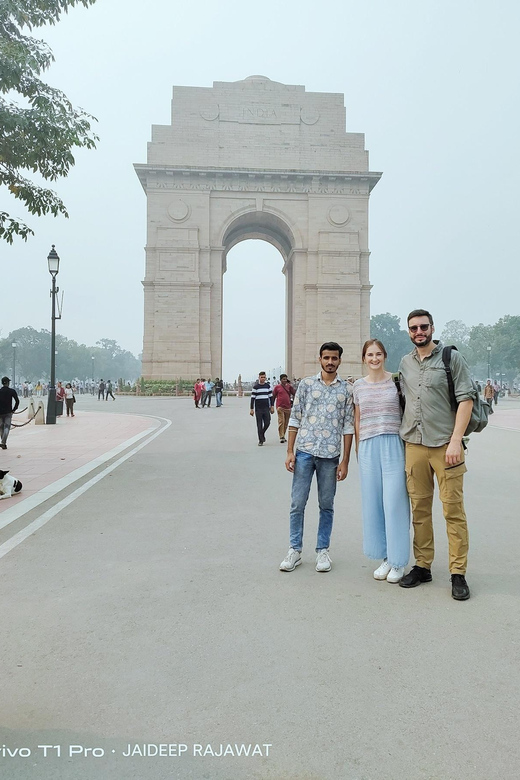 Delhi: Old and New Delhi City Tour With Guide and Car - Itinerary Highlights