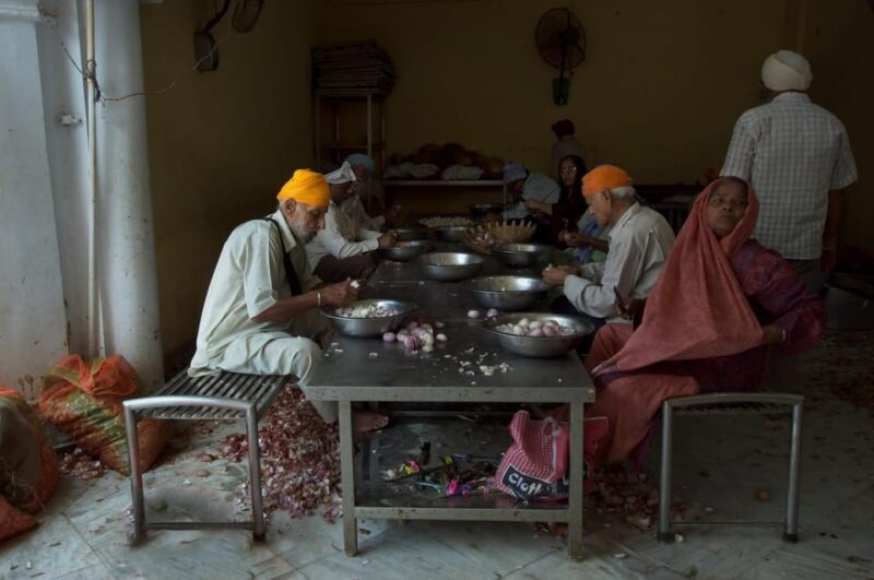 Delhi: Old and New Delhi City Tour With Guide and Car - Tour Inclusions