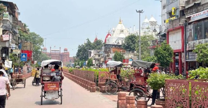 Delhi: Old Delhi City Tour With Tuk Tuk Ride & Street Food - Tuk-Tuk Ride Exploration