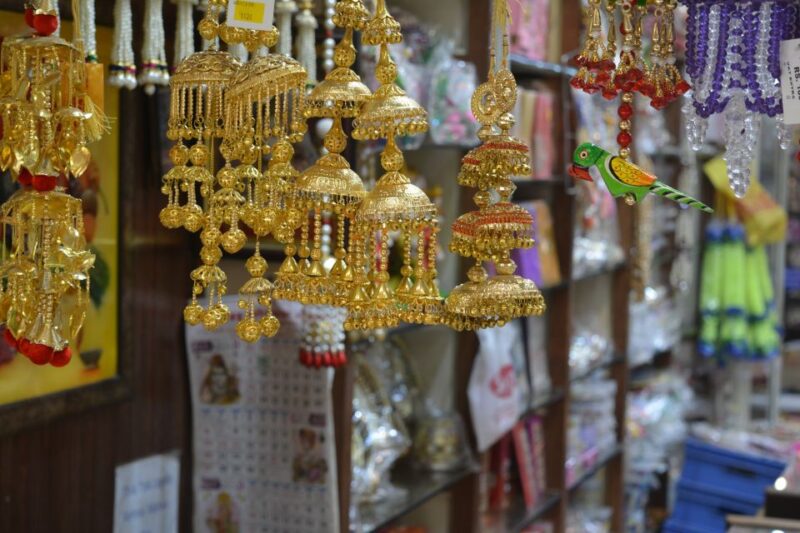 Delhi: Private Half-Day Guided Shopping Tour With Transfer - Pickup and Drop-off Locations
