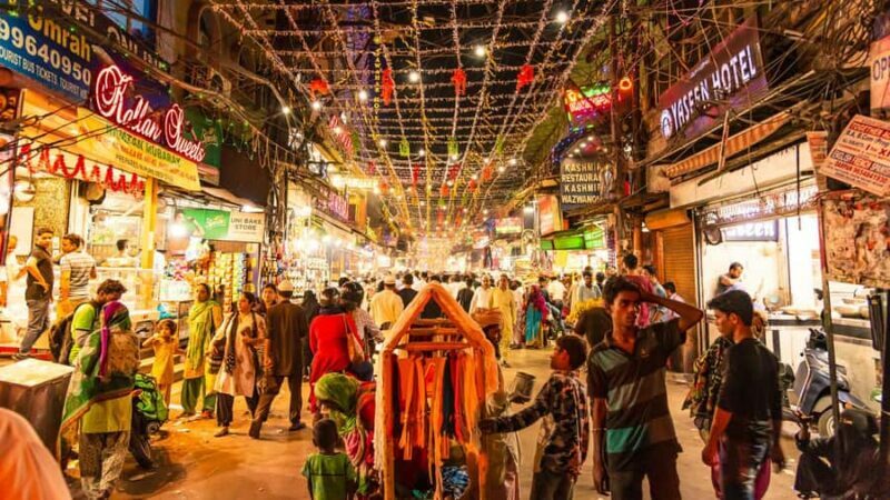 Delhi: Private Half-Day Shopping Tour with Male/Female Guide - The Guide Experience: Knowledgeable & Friendly