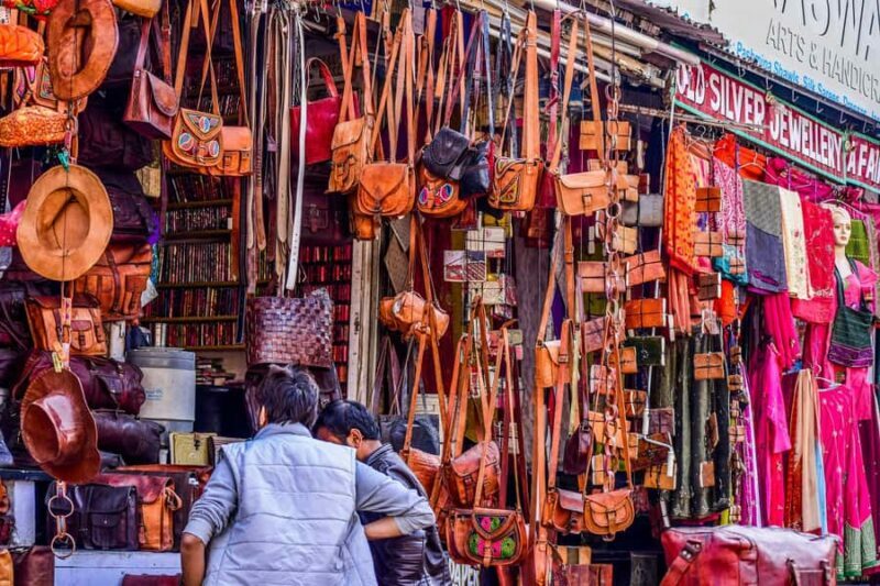 Delhi: Private Half-Day Shopping Tour with Male/Female Guide - Who Should Book This Tour?