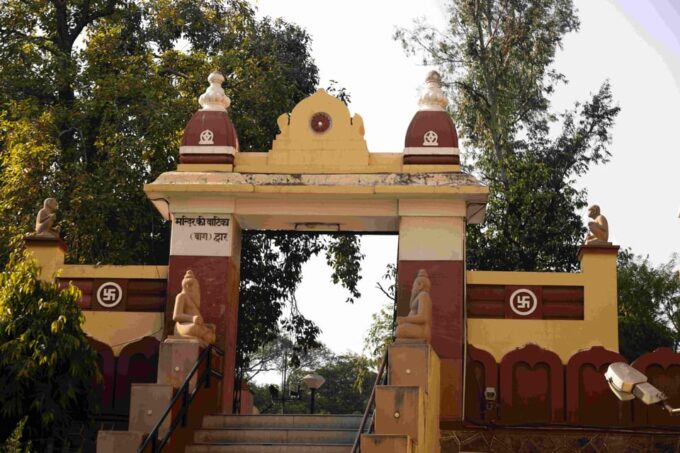 Delhi Spiritual Walking Half Day Tour - Duration and Languages