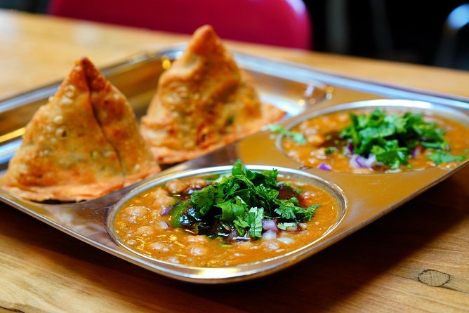 Delhi: Street Food Crawl (2 Hours Guided Food Tasting Tour) - Experiencing Traditional Cooking Techniques