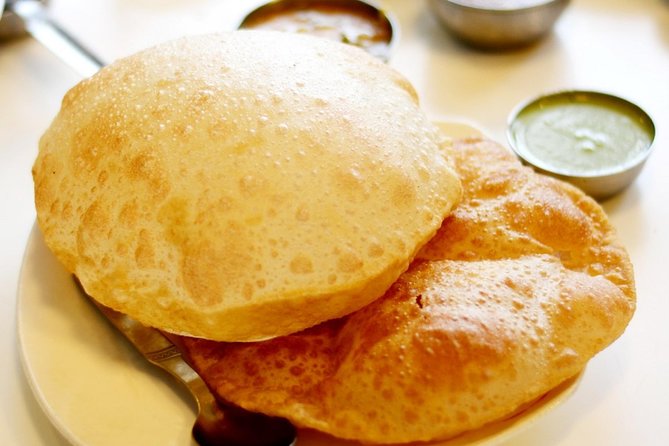 Delhi: Street Food Crawl (2 Hours Guided Food Tasting Tour) - Embracing the Sights, Sounds, and Aromas