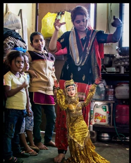 Delhi: Street Performers Walk Local Tour - Key Points