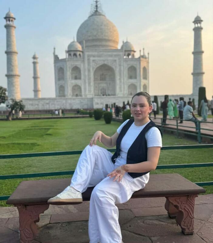 Delhi: Taj Mahal, Agra Fort, Baby Taj Tour With 5-Star Lunch - Exploring Agra Fort