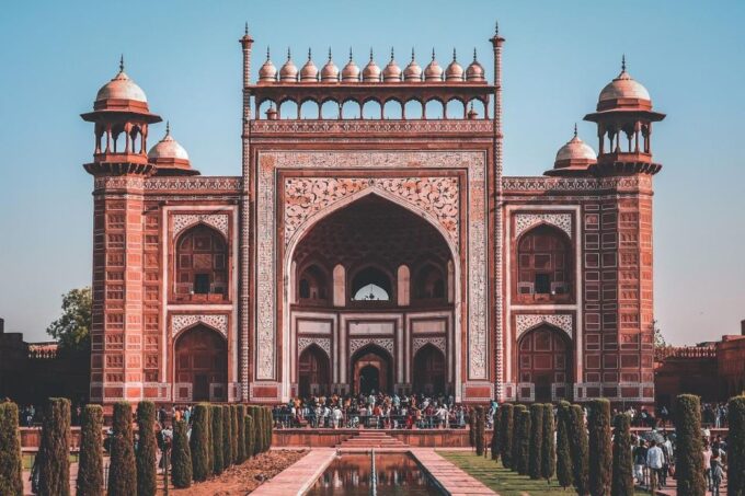 Delhi: Taj Mahal Tour With Photographer by Gatimaan Express. - Pickup and Dropoff