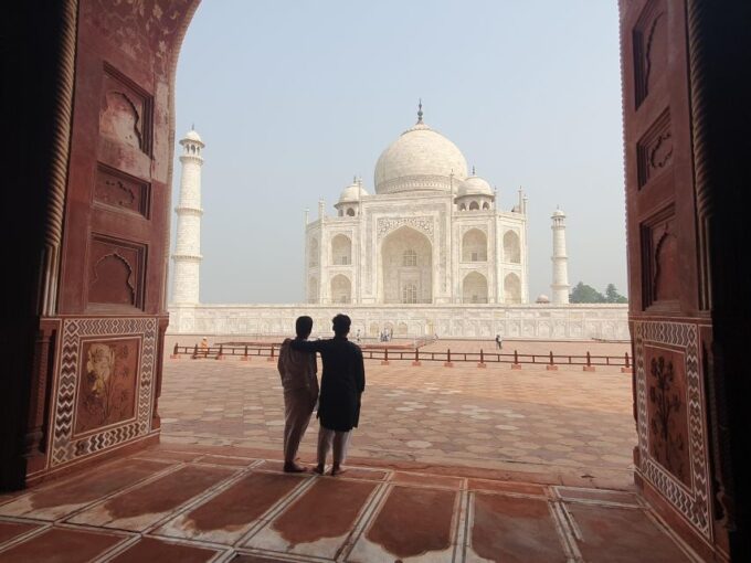 Delhi: Taj Mahal Tour With Photographer by Gatimaan Express. - Frequently Asked Questions