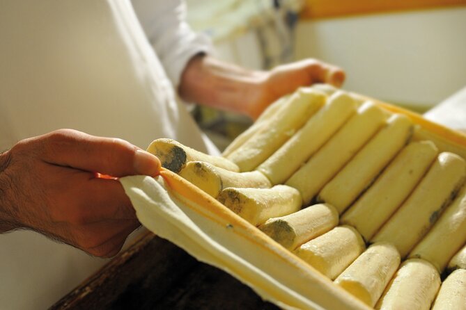 Delightful Deluxe Cheese and Wine Tasting From Lake Como - Tasting the Cheese Selection