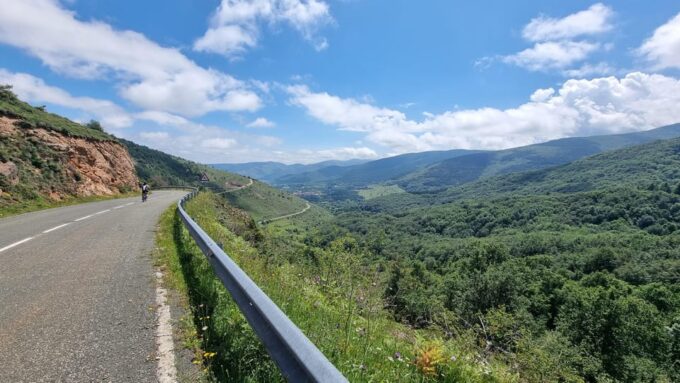 Delivery Bike Rental and Guided Tours in La Rioja - Recommended Attire and Preparation for the Tour