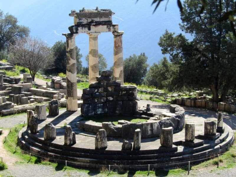 Delphi: Audio Guided Tour of the Sites in French or English - Audio Guide Features
