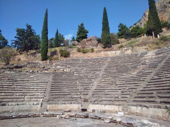 Delphi: Audio Guided Tour of the Sites in French or English - Tour Duration and Pricing