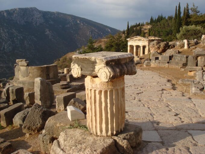 Delphi, Corycian Cave, and 300 Battlefield Private Tour - Pickup and Transportation