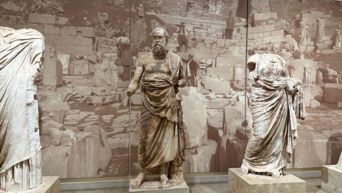 Delphi Navel Of Earth Hosios Loukas Full Day Private Tour - Delphi Archaeological Museum Treasures