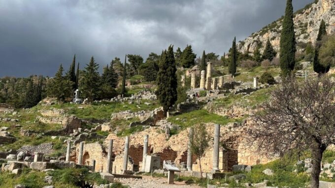 Delphi Navel Of Earth Hosios Loukas Full Day Private Tour - Frequently Asked Questions
