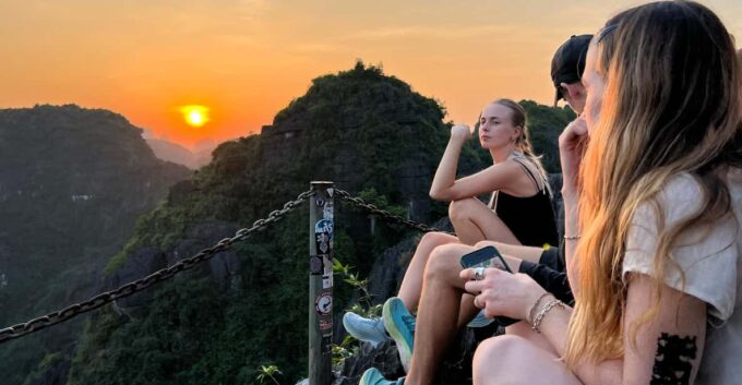 Deluxe and Small Group Tour in Hoa Lu Tam Coc Mua Cave - Frequently Asked Questions