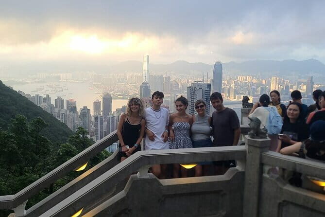 Deluxe Hong Kong City Tour using Mercedes-Benz V-Class Car+ Guide - Key Points