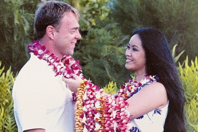 Deluxe Orchid Lei Greeting (Maui, Kahului Airport, OGG) - Unique Hawaiian Cultural Experience