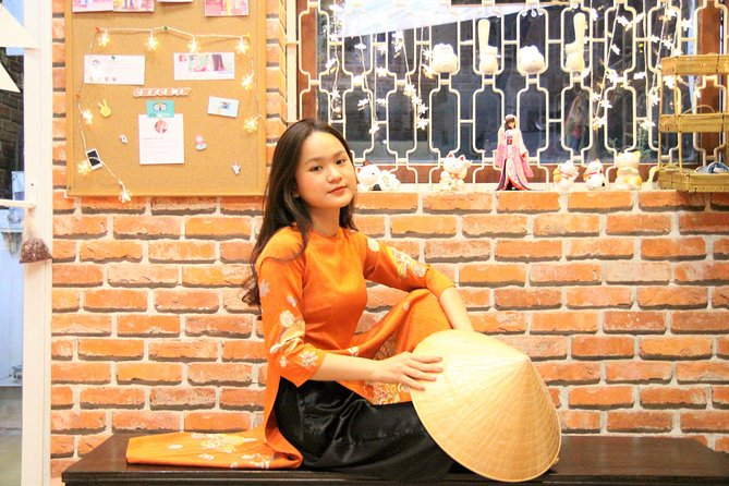 DELUXE PACK 1 : Ao Dai Rental-Pack Includes Makeup and Studio Photoshoot. - Key Points
