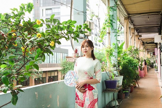DELUXE PACK 1 : Ao Dai Rental-Pack Includes Makeup and Studio Photoshoot. - Rental Options