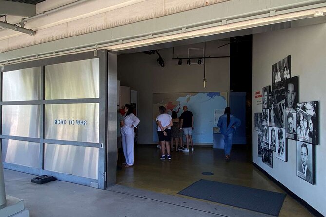 Deluxe Pearl Harbor and Famous Waikiki Beach Tour From Kona - Historical Downtown Honolulu