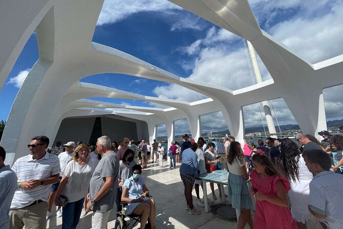Deluxe Pearl Harbor and Famous Waikiki Beach Tour From Kona - Waikiki Beach Exploration