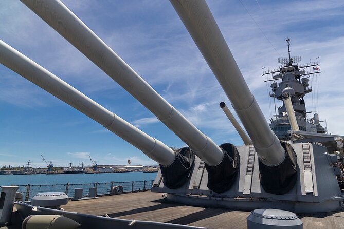 Deluxe Pearl Harbor, USS Arizona Memorial & Honolulu City Tour - Honoring the King Kamehameha Statue