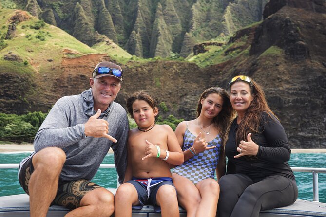Deluxe Power Catamaran - Inclusions and Amenities