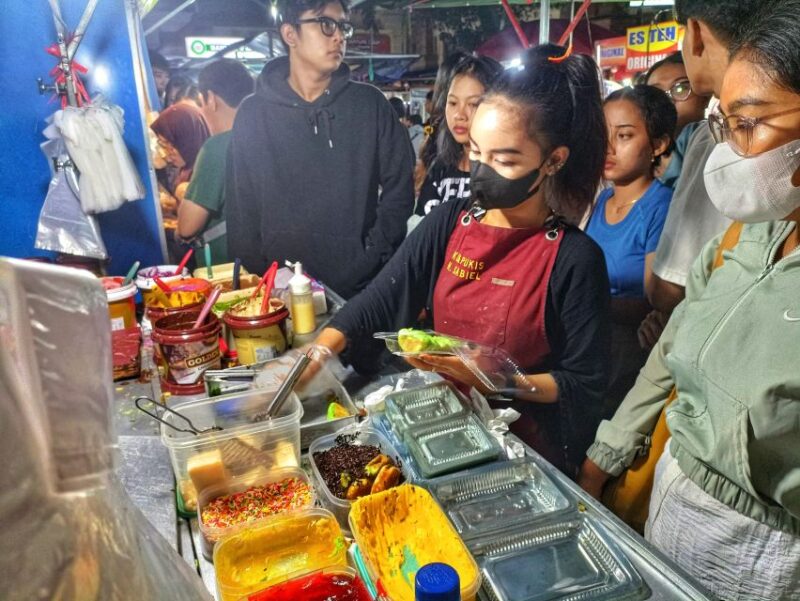 Denpasar: Bali Night Walking and Food Tour - Experience Highlights