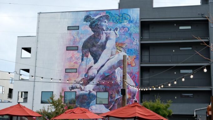 Denver: 3 Hour City Highlights Bike Tour - Vibrant Murals in RiNo