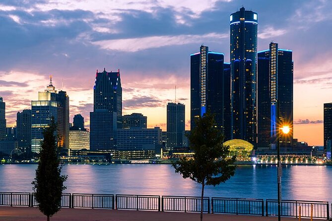 Departure Private Transfer: Detroit to Detroit Airport DTW in Luxury SUV - About PROFI DRIVER