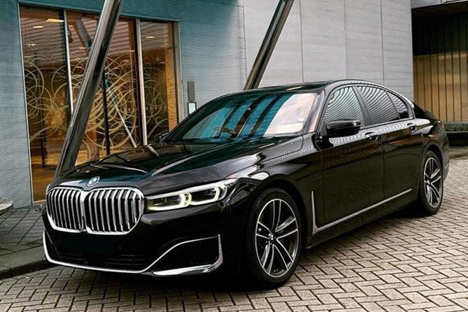 Departure Private Transfer: Seattle to Seattle Airport SEA in Luxury Car - Vehicle and Safety Features