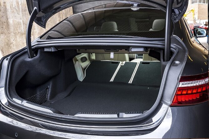 Departure Private Transfer Vienna to Vienna Airport VIE by Sedan - Frequently Asked Questions