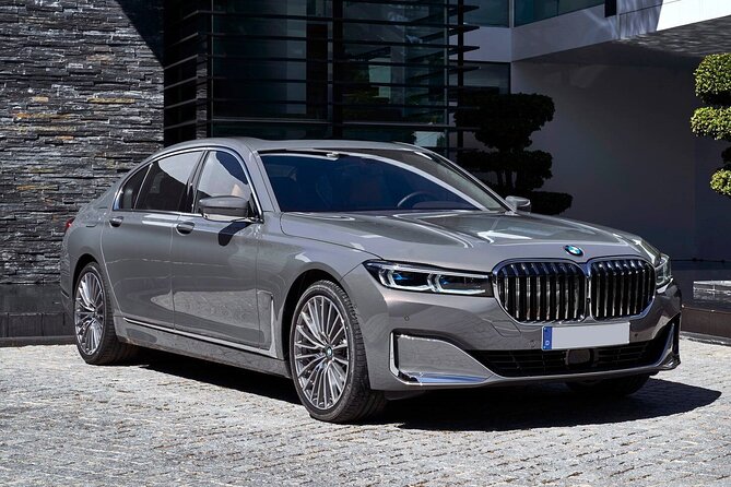 Departure Transfer: New York to Newark Airport EWR by Luxury Car - Vehicle Options
