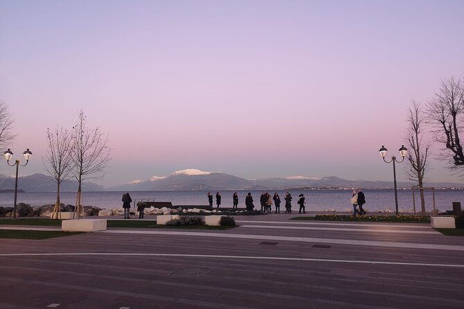 Desenzano Sunset Walking and Boat Tour With a Drink on Board - Review Highlights