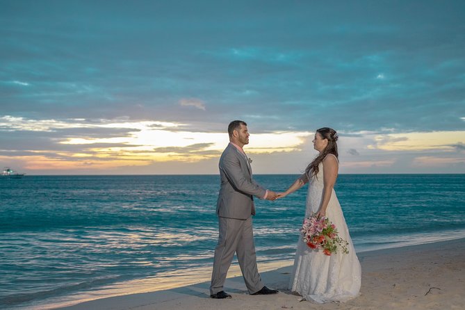 Destination Wedding on Roatans Beach (Cruise or Sunset) - Ceremony Setup and Inclusions