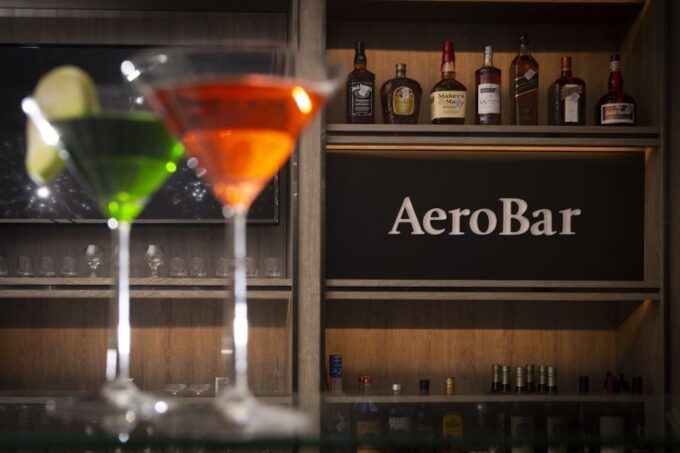 DFW Dallas Fort Worth Airport: Virgin Atlantic Lounge Entry - Food and Beverage Selection