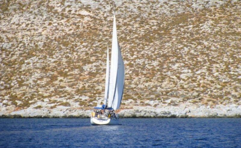 Dia Island: Private Full Day Sailing Cruise - Full Menu and Drinks Included