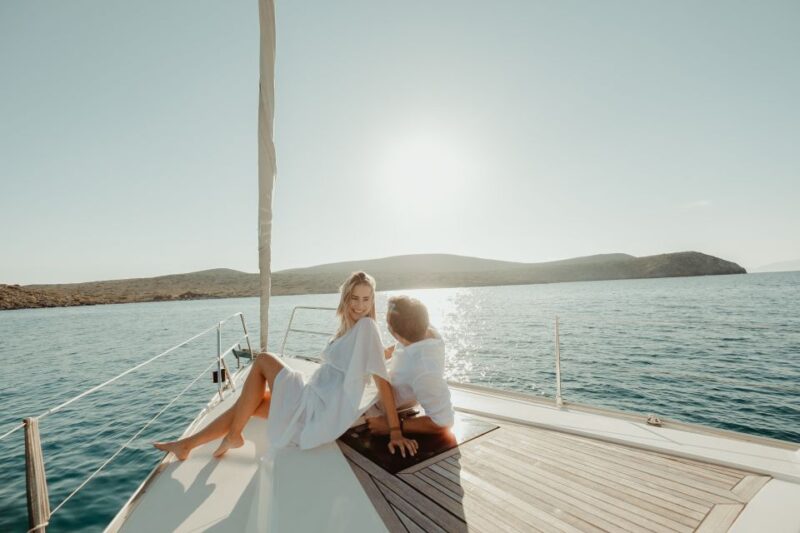 Dia Island: Semi-Private Full Day Sailing Trip With Meal - Meals and Refreshments