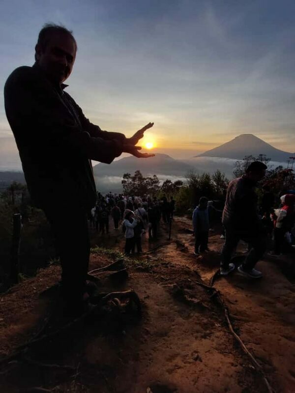 Dieng Plateau Sikunir Golden sunrise trip with guide - Key Points