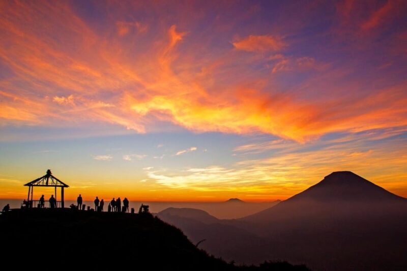 Dieng: Sikunir Golden Sunrise and Dieng Plateau Tour - Key Points