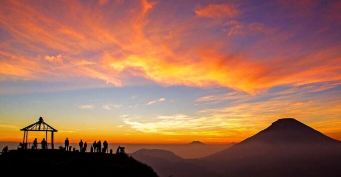 Dieng: Sikunir Golden Sunrise and Dieng Plateau Tour - Frequently Asked Questions