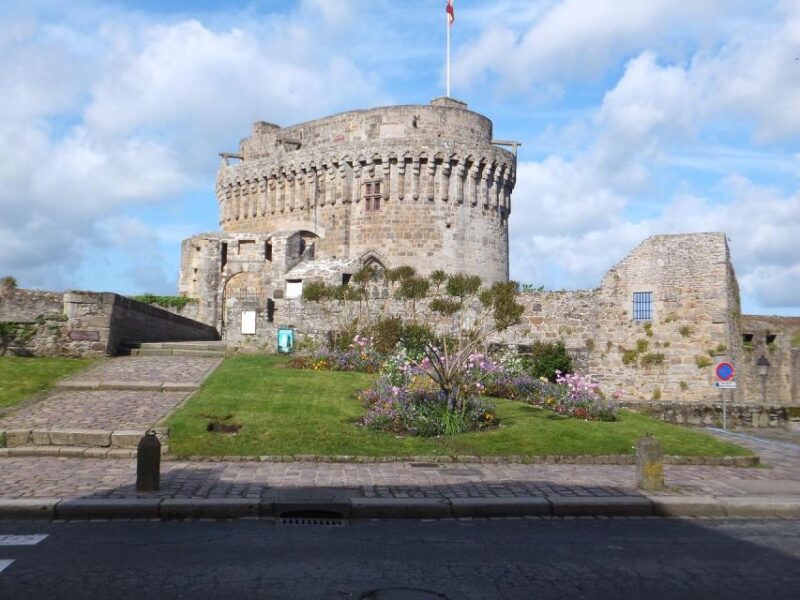 Dinan: Private Guided Walking Tour - Strolling Rue Du Jerzual
