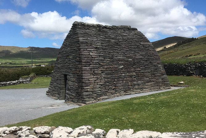 Dingle Peninsula & Slea Head Private Day Tour - Visiting Kilmalkedar Church